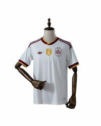 Maillot Espagne Home 26/27 avec deux étoiles et l'écusson de champion du monde
