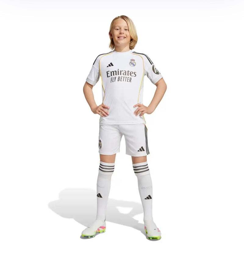 T-shirt et short Real Madrid Home 25/26 Enfant - Avec Chaussettes